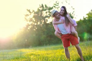 engagement piggy back in nature